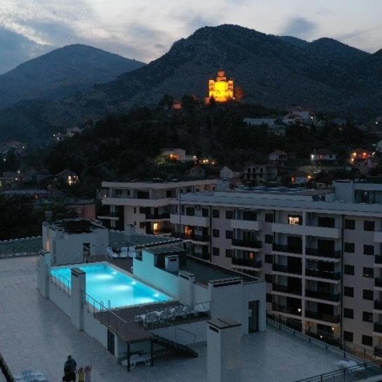 Impressive Apartment Требинье Экстерьер фото